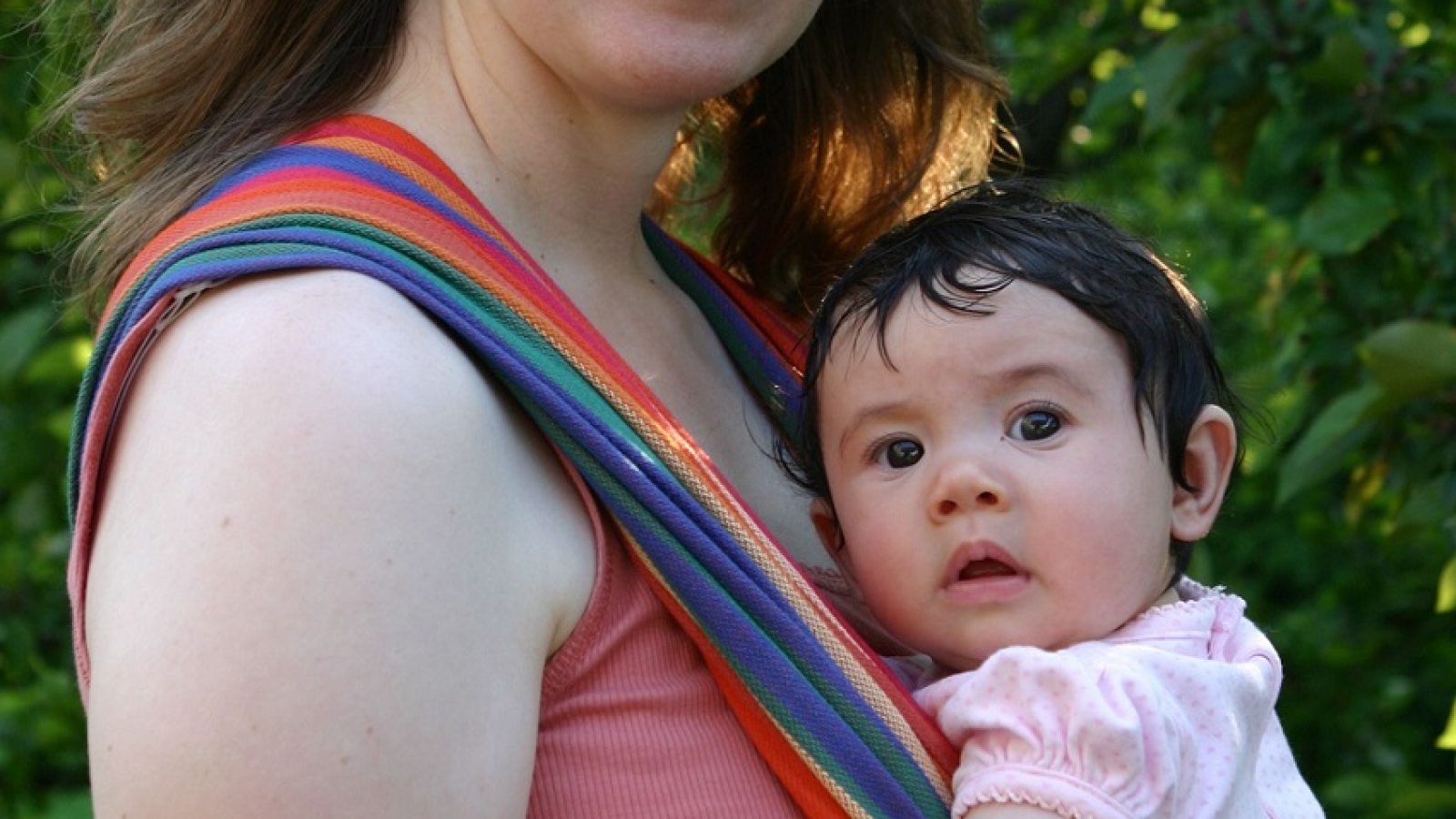 Babywearing The best suggestions for the safety of the child in the wing