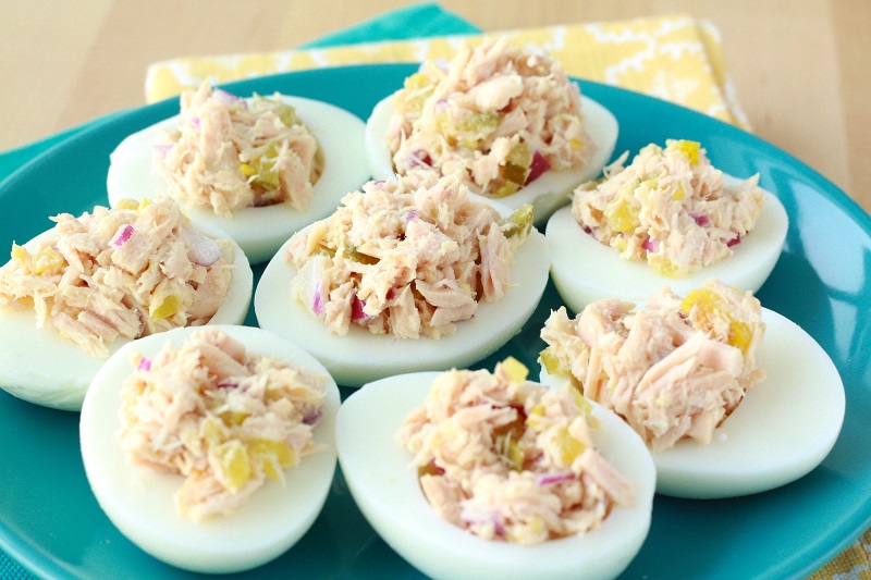 Cooked eggs stuffed with tuna, cornstarch and pink sauce easy recipes with egg