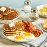 American breakfast: ingredients and recipes