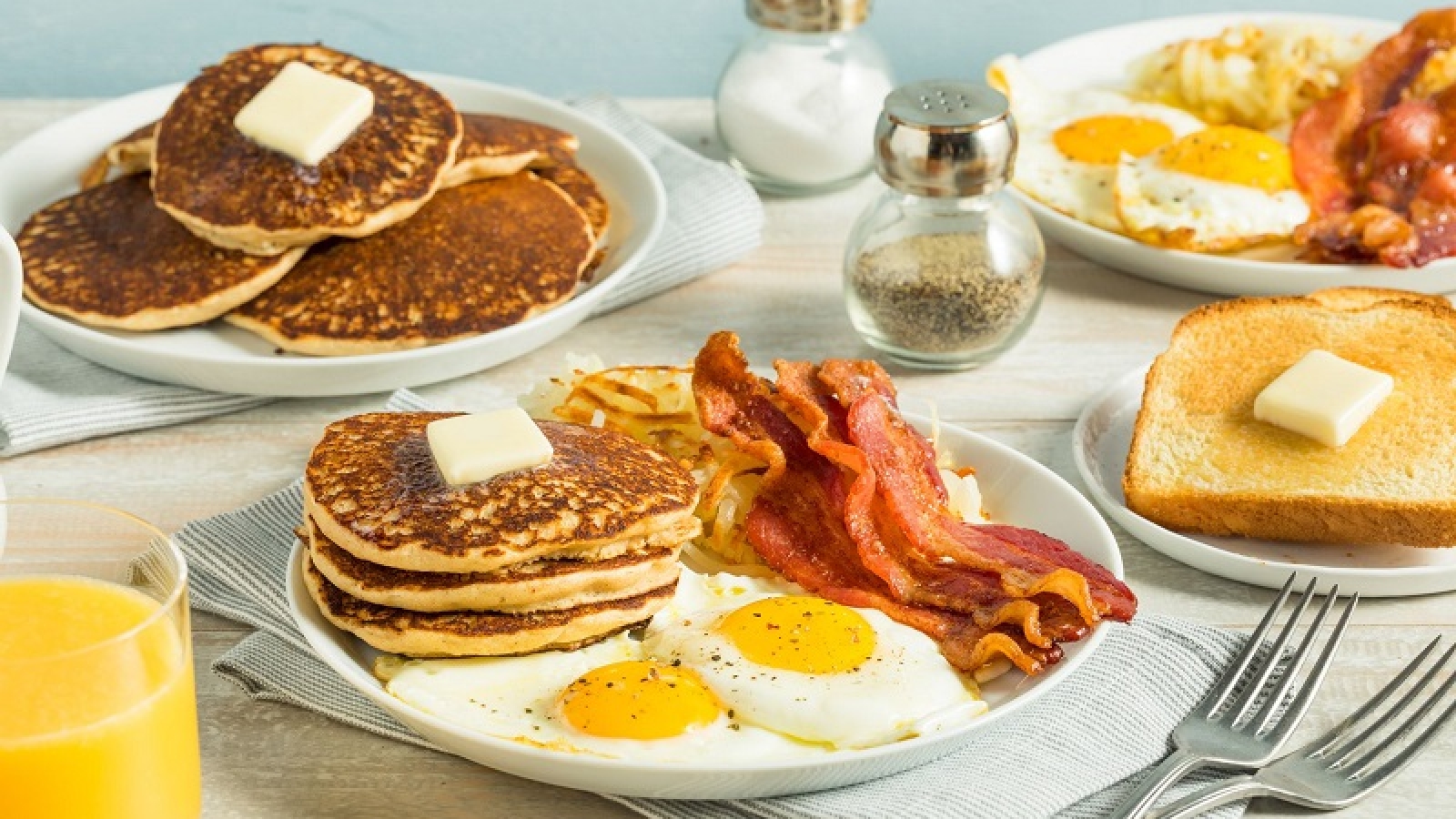American breakfast: ingredients and recipes