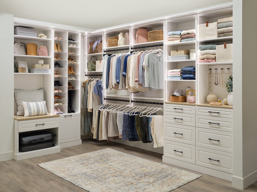 Walk-In Closet: Elegant Home Decor Ideas