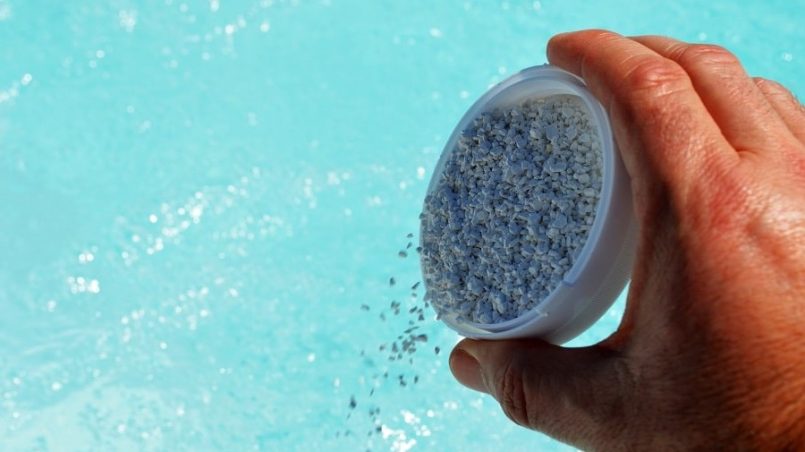 the Difference Between Spa Shock and Spa Sanitizer